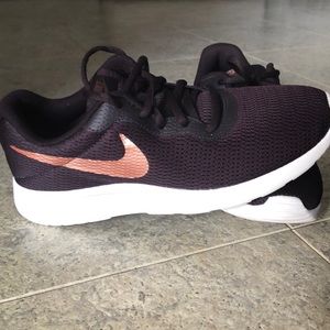 Women’s Nike shoes